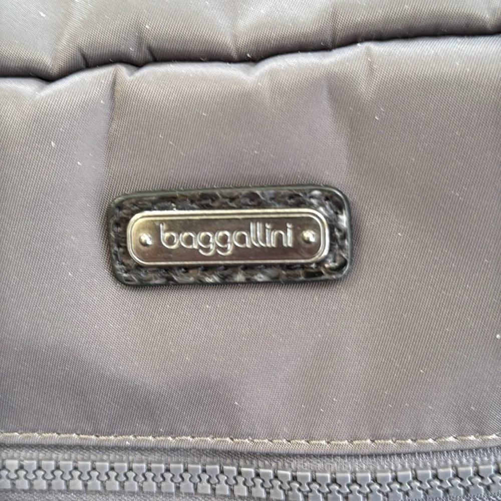 New Baggallini Fifth Avenue Weekender Bag. Gray w/snakeskin look handles & trim